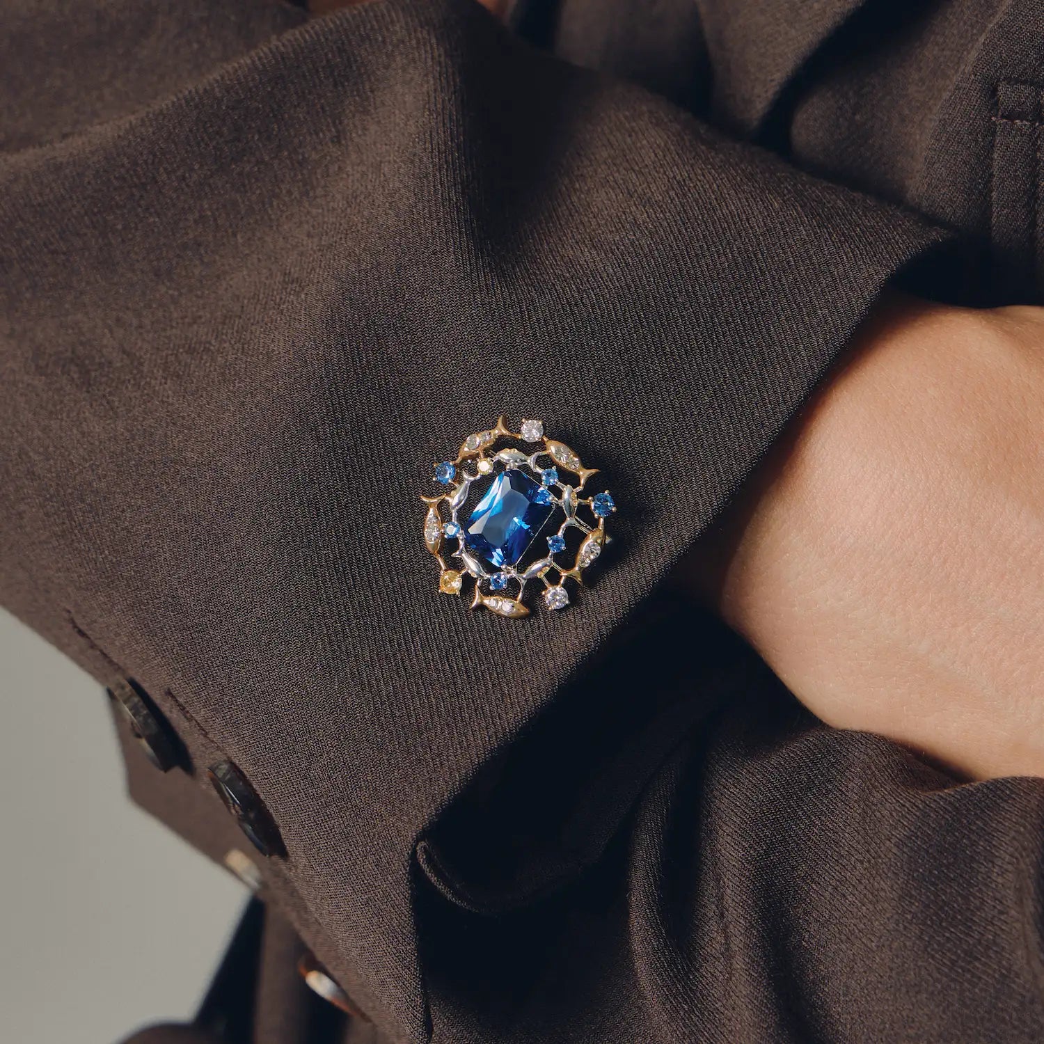 Abyssal Shoal Brooch: The Silent Vortex