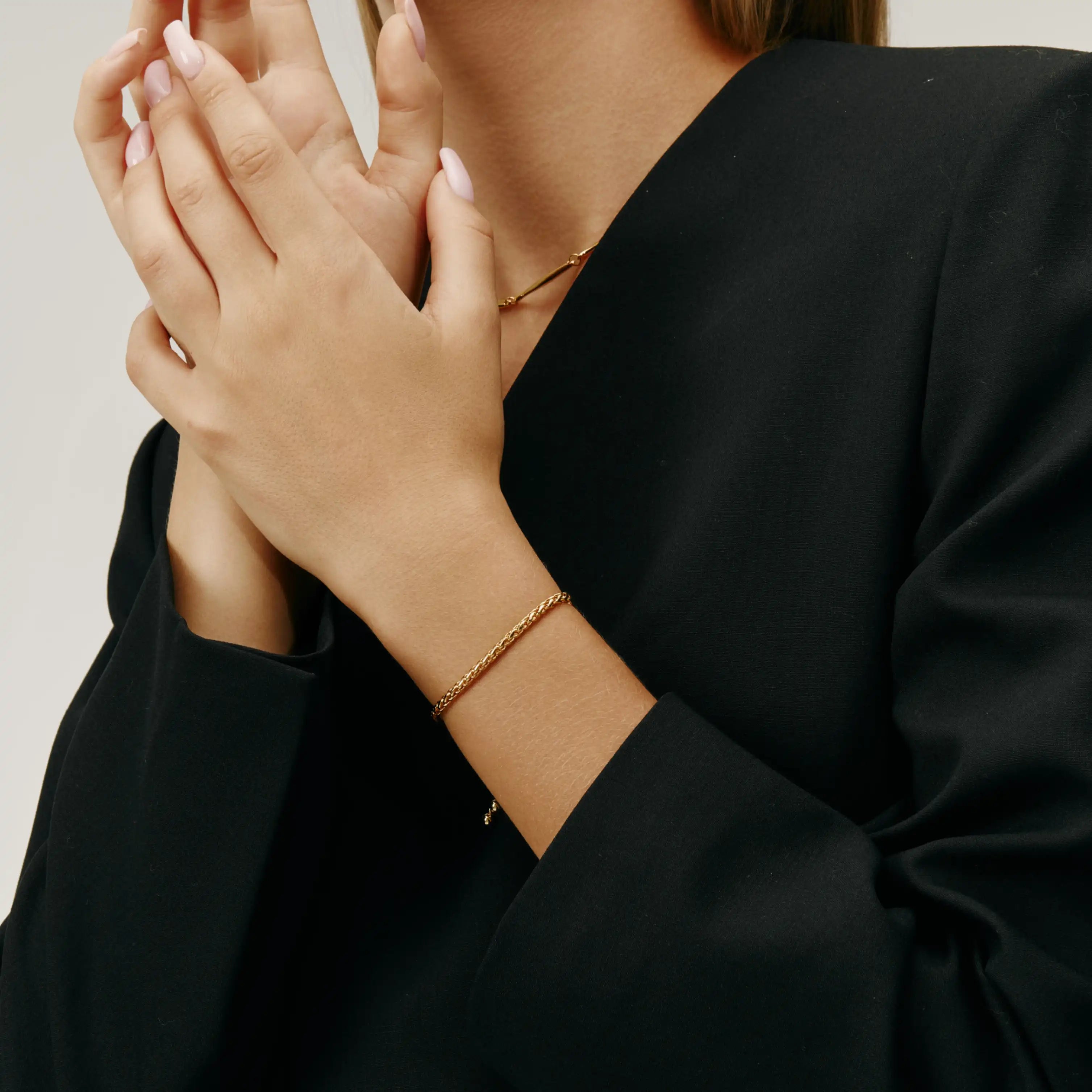 Aurea Adjustable Chain Bracelet with Bold & Fine Link Contrast