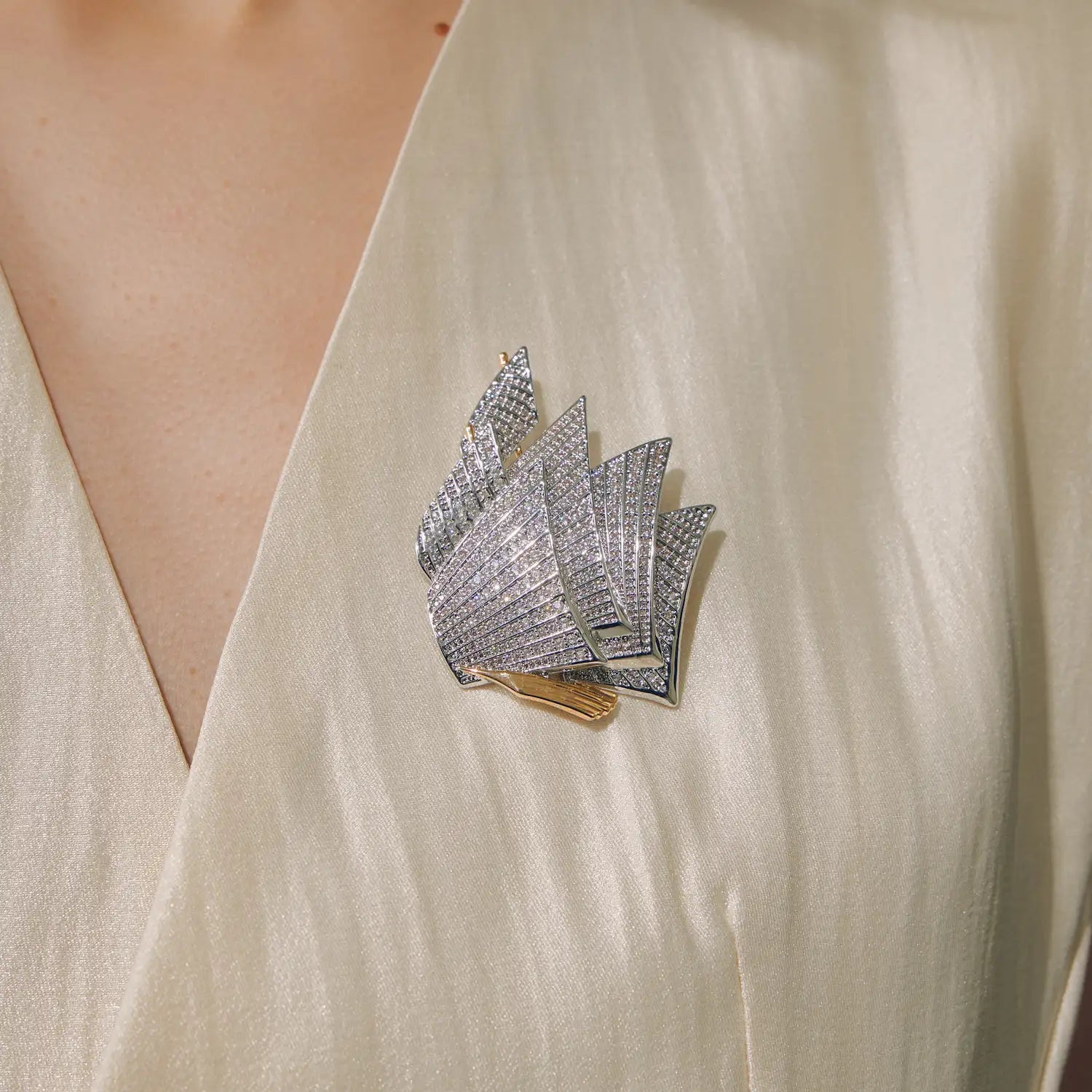 Aurea Sail Brooch — The Shape of the Wind