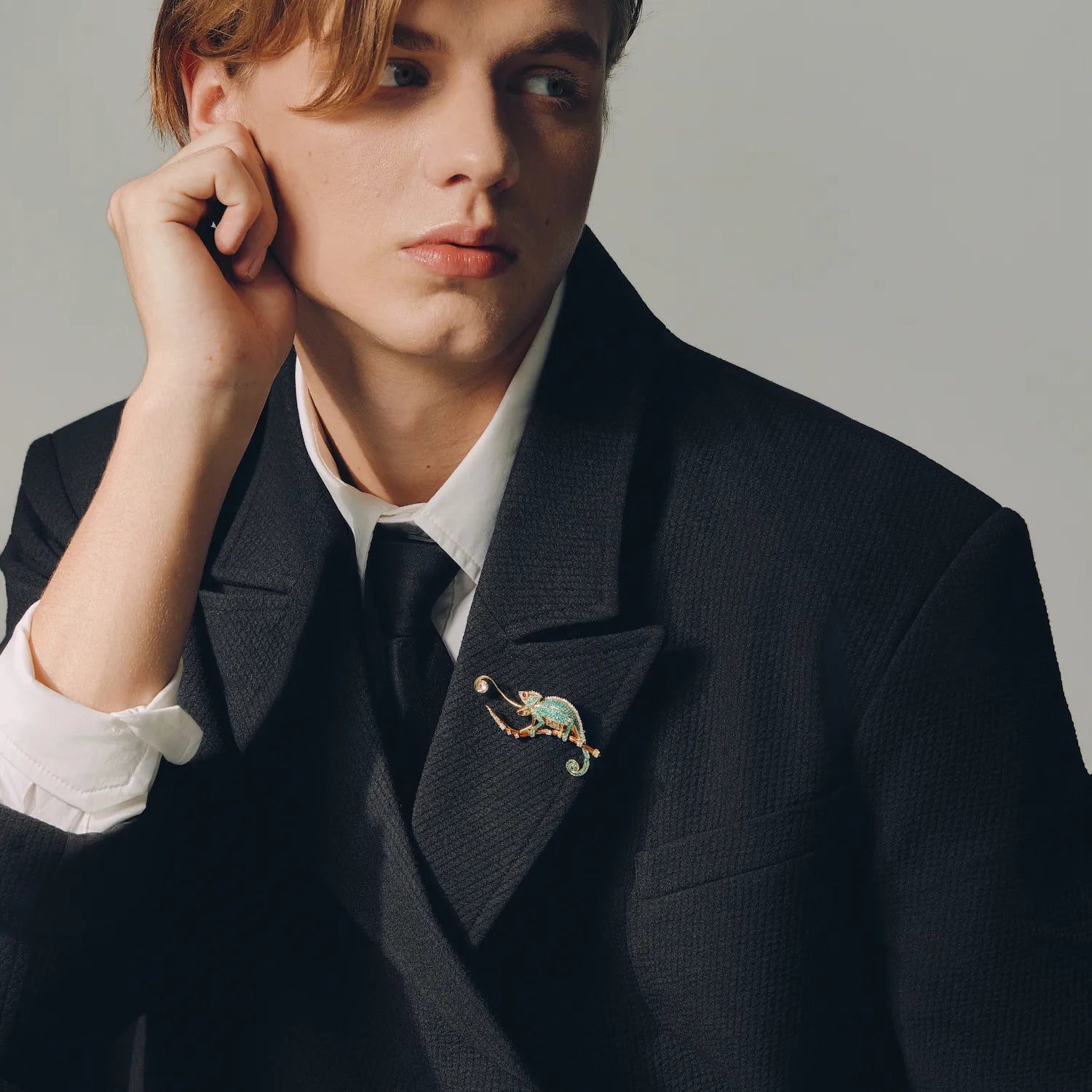 Viridia Chameleon Brooch: The Instinct of the Strike