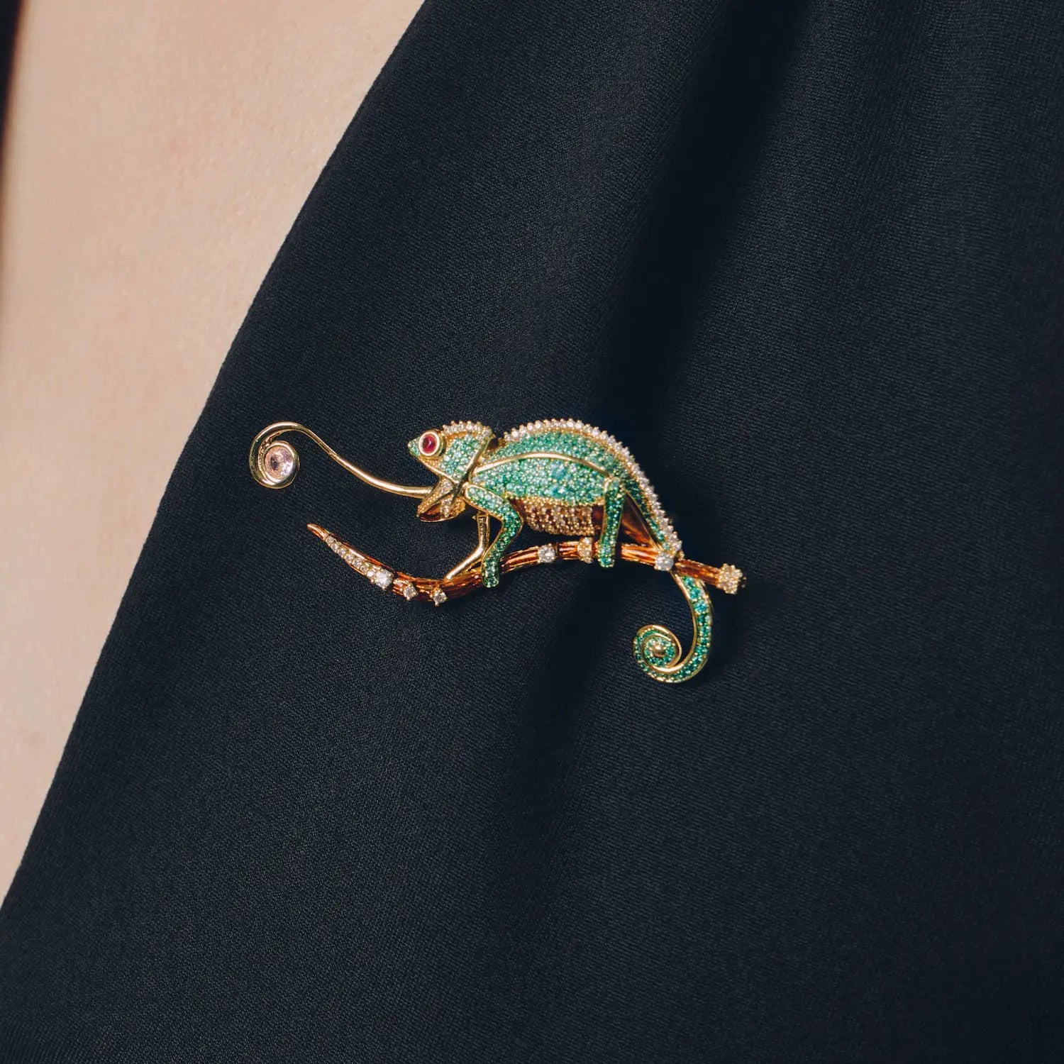 Viridia Chameleon Brooch: The Instinct of the Strike